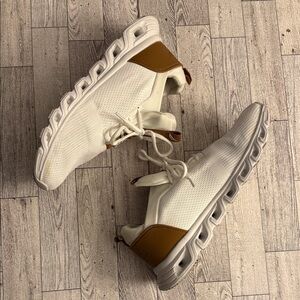 Nautica Stylish White and Brown Sneakers Size 9